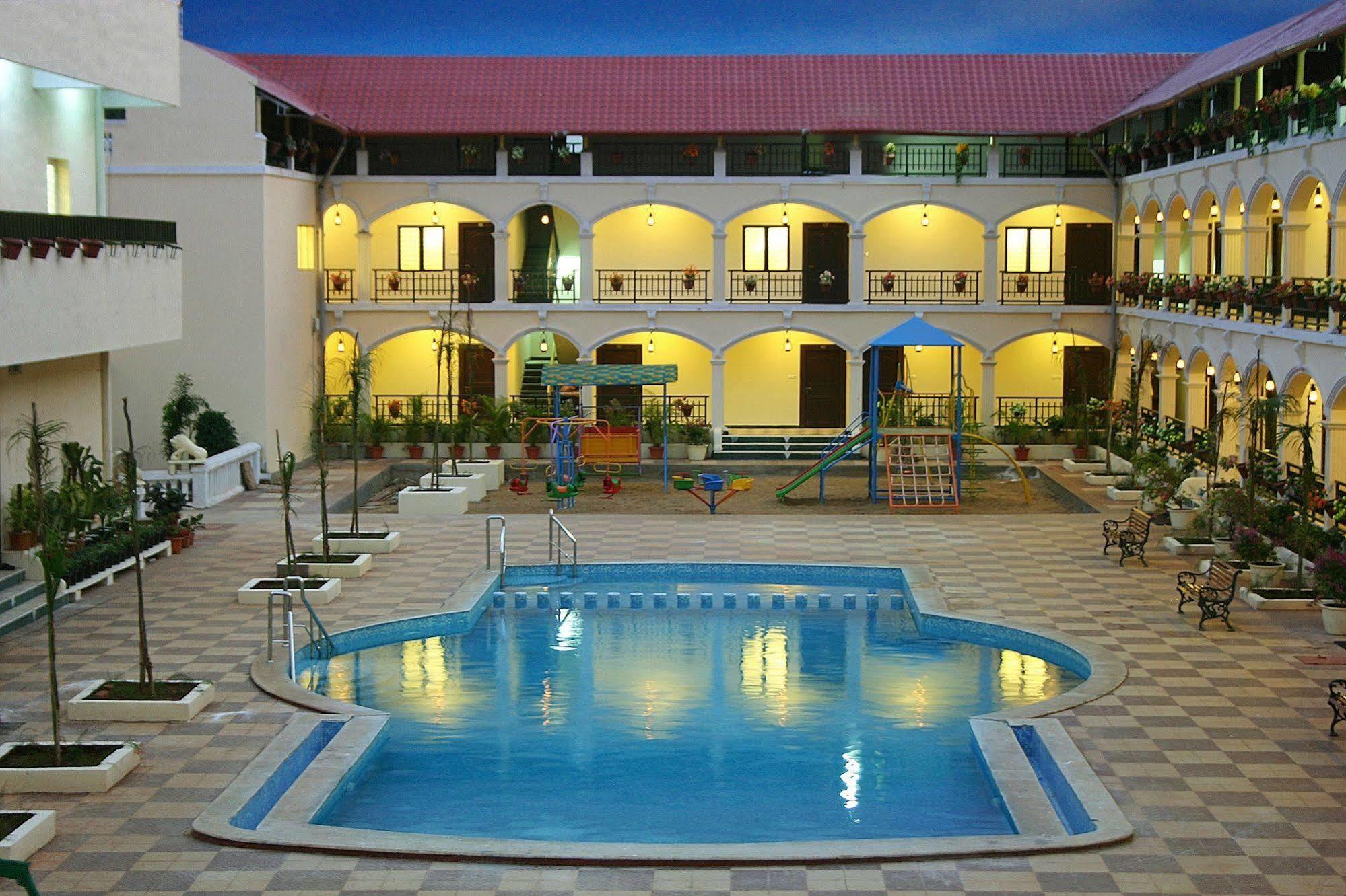 Kumararraja Palace Yelagiri Exterior photo